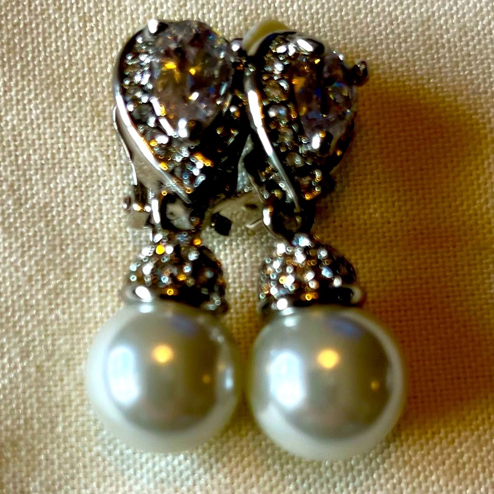 Spring Street Pearl and Cubic Zirconia Drop Earrings, New With Tags - Picture 10 of 16